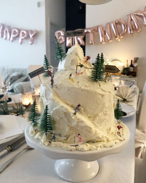 Ski Slope Cake, Skiing Birthday Cake, Ski Themed Cake, Ski Birthday Party Ideas, Ski Cake, Ski Slope, Food Tech, Ski Lodge, Ski Slopes