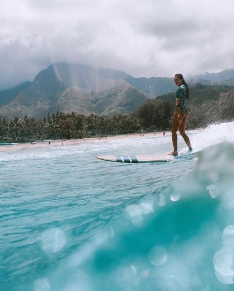 Surfing In Hawaii, Pray For Surf, Girl Surfer, Surf Aesthetic, Water Surfing, Surf Vibes, Surfing Pictures, Water House, Hawaii Surf