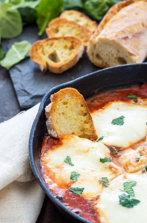 Fresh Mozzarella Recipe Appetizers, Marinara Dip, Fresh Mozzarella Recipe, Mozzarella Appetizers, Baked Mozzarella, Recipes With Mozzarella Cheese, Cheese Recipes Appetizers, Dip Dip, Awesome Appetizers