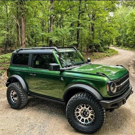 My love of Ford Broncos. 🇺🇲 #fordbronco #bronco #x #ford #classicbronco #offroad #earlybronco #f #vintagebronco #fordtrucks #fordbroncodaily #fordsofinstagram #classictrucks #trucks #fordnation #rc #fordtruck #earlybroncodrivers #fullsizebronco #classicfordbronco #obs #vintage #fordf #lifted #classiccars #dentside #builtfordtough #classicfordbroncos #truck #bhfyp #fordtough #fordraptor Green Ford Bronco, Ford Bronco 2023, 2023 Ford Bronco Sport, New Ford Bronco, 2 Door Ford Bronco, Vintage Ford Bronco Green, Vintage Ford Bronco Blue, 1980s Ford Bronco, 1980 Ford Bronco