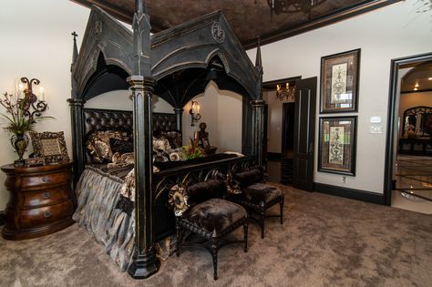 Gothic Gaudy Bed.   Cathedral Interior Design Home Decor Luxury Antique European Classic Hand Carved Modern Victorian House, Victorian Style Bedroom, Victorian Bohemian Decor, Dark Victorian, Victorian Bed, Victorian Home Decor, Victorian Bedroom, Modern Victorian, Victorian Furniture