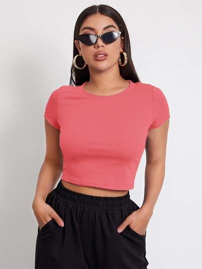 Pink Crop Top Outfit, Cropped Tee Outfit, Baby Pink Crop Top, Hot Pink Shirt, Hot Pink Tops, T Shirt Crop Top, Summer Crop Tops, Pink Crop Top, Crop Top Outfits