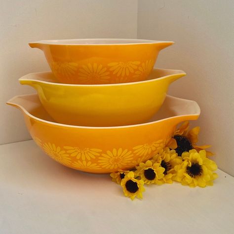 Antique Kitchenware, Kitchen Wear, Mixing Bowl Set, Pyrex Bowls, Mixing Bowls Set, Big Bowl, Honey Pot, Mixing Bowls, Vintage Pyrex