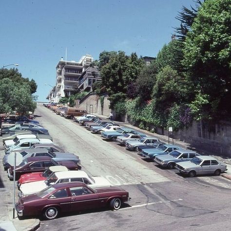 oscar hanisch on Instagram: “Broadway & Taylor San Francisco #1983 . #1980s #parking #streetsofsf #sanfrancitizens #sinfrancisco #sanfransisco #sanfrancisco #sf…” Nyc 70s, Central Valley California, Central Valley, Story Setting, History Photos, San Fran, Old Photographs, American Shirts, Historical Photos