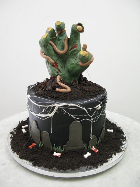 Zombie hand Halloween cake! Zombie Cake Birthday, Zombie Cake Ideas, Zombie Cakes For Kids, Scary Cakes Horror, Halloween Birthday Cakes For Boys, Scary Birthday Cakes, Zombie Cake Topper, Zombie Cakes, Creepy Cakes