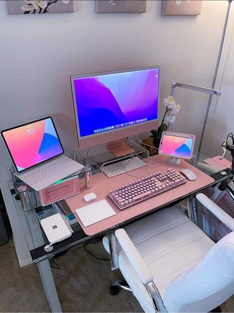 Computer Setup Office Workspace, Pink Home Offices, Kawaii Desktop, Room Organisation, Computer Desk Setup, Mouse Gamer, Work Office Decor, Cozy Home Office, Desktop Setup