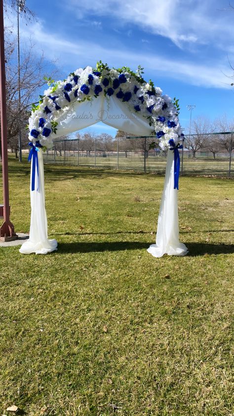 Royal Blue Wedding Backdrop Decor, Royal Blue Outside Wedding Ideas, Royal Blue Wedding Arch Ideas, Royal Blue And White Wedding Centerpieces, Royal Blue And White Wedding Flowers, Royal Blue Wedding Arch, Royal Blue And Silver Wedding Decor, Black White And Royal Blue Wedding Decor, Royal Blue And White Wedding Decorations