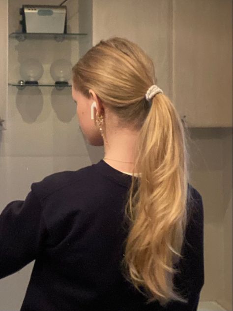 Low Blonde Ponytail, Blonde Low Ponytail, Blonde Hair In A Ponytail, Common Hairstyles, Blonde Hair Ponytail, Ponytail Blonde, Blonde High, Blonde Ponytail, Loose Ponytail