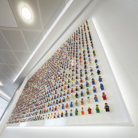 Qubic Tax by Acrylicize  Art collective and consultancy Acrylicize created this wall of about 1,000 LEGO men to represent the diversity of tax payers, who might stumble through the hallway of Qubic Tax. Lego Office, Relaxing Decor, Lego Wall, Lego Display, Lego People, Lego Minifigs, Lego Man, Lego Room, Lego Figures