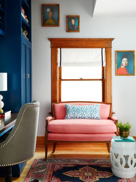 Blue Coral Living Room, Bungalow Office, Coral Living Rooms, Barn Office, Coral Room, Coral Pantone, Brown And Blue Living Room, Coral Interior, Colorful Rooms