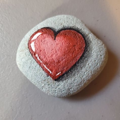 Artistic Rock Painting, Painted Hearts On Rocks, Heart Stone Painting, Rock Painting Heart Ideas, Heart Rock Art, Heart Rocks Painted, Heart Rock Painting Ideas, Garden Rock Art, Diy Rock Art