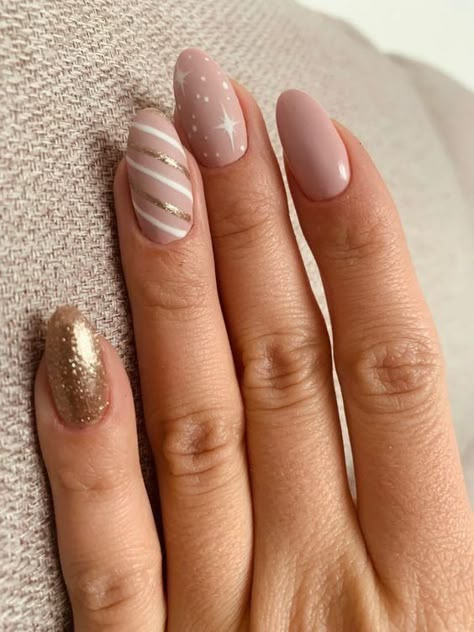 New Years Nail Designs, New Years Eve Nails, December Nails, Winter Nails Acrylic, Christmas Gel Nails, Festival Nails, New Year's Nails, Xmas Nails, Holiday Nails