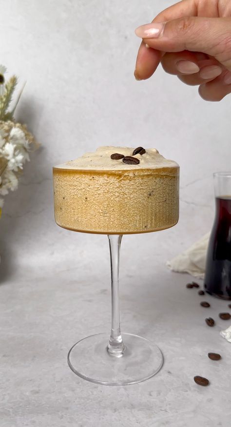 Frozen Drinks Alcohol, Simple Sugar Syrup, Espresso Martini Recipe, Espresso Martinis, Vietnamese Iced Coffee, Coffee Ice Cubes, Frozen Coffee, Coffee Liqueur, 3 Coffee