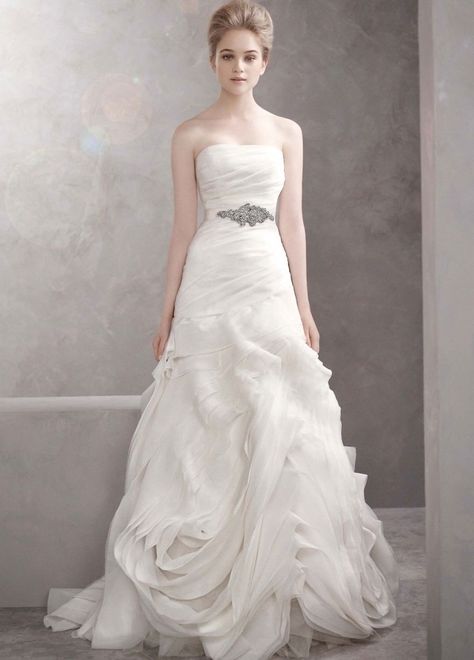 Vera Wang Vw351011 Wedding Dress. Vera Wang Vw351011 Wedding Dress on Tradesy Weddings (formerly Recycled Bride), the world's largest wedding marketplace. Price $800.00...Could You Get it For Less? Click Now to Find Out! Vera Wang Wedding Dress, Strapless Organza, Vera Wang Wedding, Wedding Dresses Vera Wang, White By Vera Wang, Flare Gown, Vera Wang Dress, Dress Gallery, White Wedding Dress