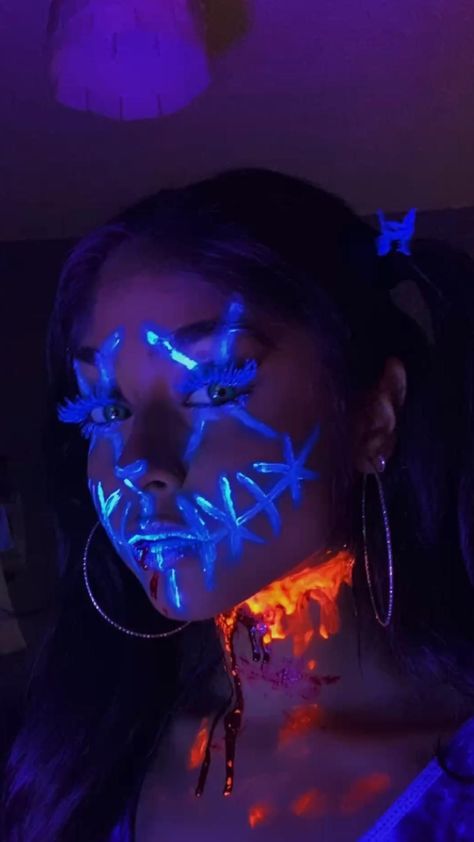 Dark Halloween Makeup, Black Light Makeup, Goth Eye Makeup, Halloween Glow In The Dark, Holloween Makeup, Hot Halloween Outfits, Halloween Coustumes, Spooky Costumes, Special Makeup