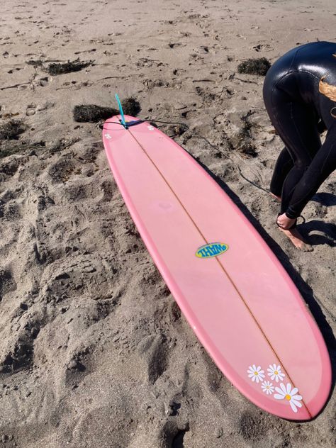 Surfer Board Design, Pink Surfing Aesthetic, Pink Surfboard Aesthetic, Cute Surfboards, Pretty Surfboard, Billabong Surfboard, Surf Bored, Pink Surf Board, Aesthetic Surfboard