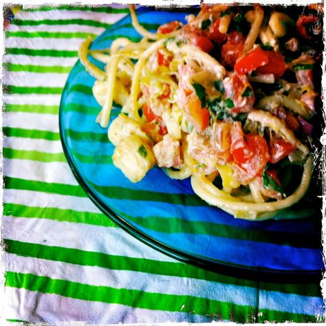 Drunken Seafood Pasta with Leeks & Bacon Pasta With Leeks, Basil Shrimp, Fresh Dishes, Main Course Dishes, Crunchy Salad, Bacon Pasta, Seafood Pasta, Shrimp Pasta, Pasta Noodles