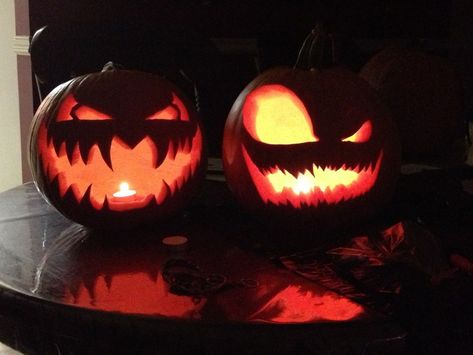 Awesome Pumpkin Carvings, Cute Pumpkin Carving, Halloween Parejas, Scary Halloween Pumpkins, Halloween Pumpkin Carving Stencils, Pumkin Carving, Creative Pumpkin Carving, Scary Pumpkin Carving, Image Halloween