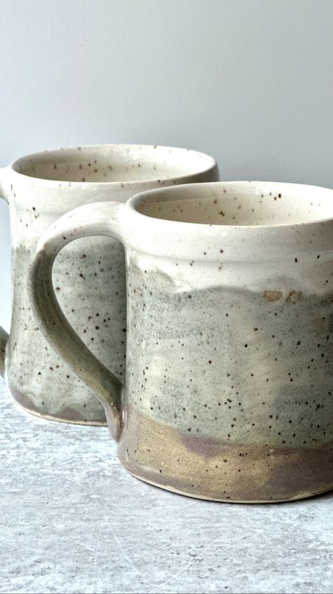 Handmade mug with green/white glaze on speckled stoneware clay.  Holds 10 oz of your favorite beverage. Measures 4.5  inches high by 3.5  inches wide. Price is per mug. All my pottery is wheel thrown or a combination of wheel and slab. If you are ordering sets please be aware there is always some slight variation among pieces as this is the nature of handmade. Microwave, dishwasher, oven and of course food safe.  PLEASE BE SURE TO CHECK DIMENSIONS AND CAPACITIES. Shipping is included in my prici Different Types Of Mug Handles, Handthrown Mug, Clay Mugs Ideas, Pottery Ideas Mugs, Glaze Pottery Ideas, Earthy Mugs, Mug Handles Pottery, Mug Decorating Ideas, Pottery Ideas Wheel Thrown