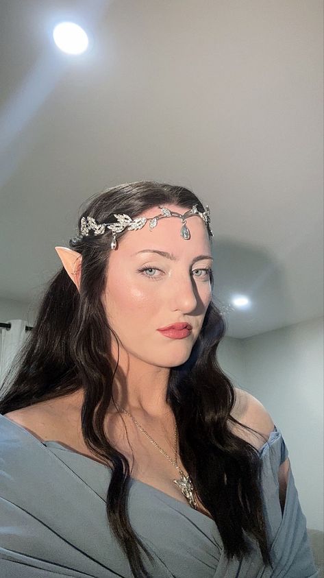 Arwen LOTR Halloween costume Halloween makeup cosplay evenstar makeup look Arwen Halloween Costume, Arwen Makeup, Galadriel Lotr, Arwen Lotr, Arwen Costume, Lotr Costume, Halloween Inspo, Ideas Halloween, Eye Makeup Tutorial