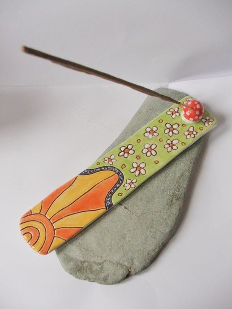 Anime Incense Holder, Trippy Incense Holder, Incense Holder Ceramic Pottery, Incense Holder Clay Aesthetic, Incense Holder Painting Ideas, Clay Art Incense Holder, Polymer Clay Insence Holder, Clay Crafts Incense Holder, Incense Ceramic Holder