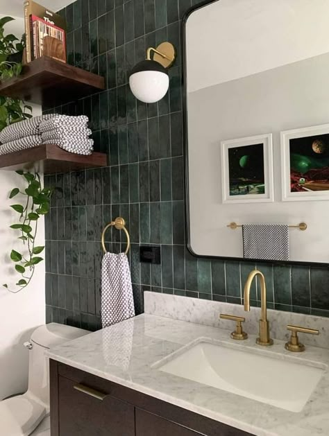 Teen Bathroom, Green Bathroom Ideas, Funky Bathroom, Dark Green Bathrooms, Teen Bathrooms, Green Tile Bathroom, Bathroom Redesign, Bathroom Design Inspiration, Upstairs Bathrooms