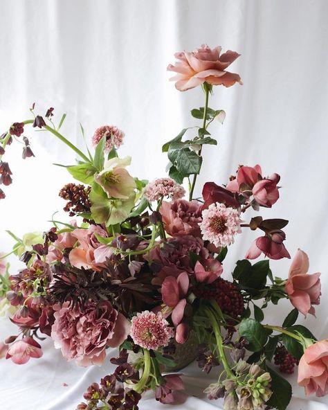 moody tones in wedding floral | marsala wedding | burgundy wedding | mauve wedding Holiday Shoot, Mauve Wedding, Marsala Wedding, Moody Wedding, Wedding Flower Inspiration, Wedding Table Decorations, Wedding Table Centerpieces, Wedding Floral, Floral Centerpieces