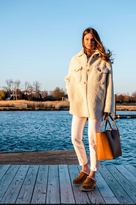 Model Wearing Bernardo 1946's Sky Clog in Tobacco Heeled Clogs Outfit Winter, Fur Lined Clogs Outfit, Wood Clogs Outfit, Clogs Winter Outfit, Clog Outfit Fall, How To Style Clogs, Boston Clogs Outfit, Clogs Outfit Fall, Clog Outfit