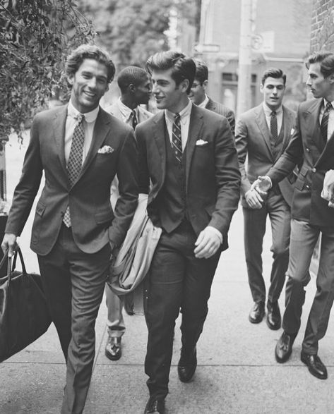 - ̗̀ @indecisiveidiot ̖́- Men In Suits, Style College, Ralph Lauren Suits, Preppy Men, Italian Dress, Ivy League Style, The Perfect Guy, Old Money Aesthetic, Gentleman Style