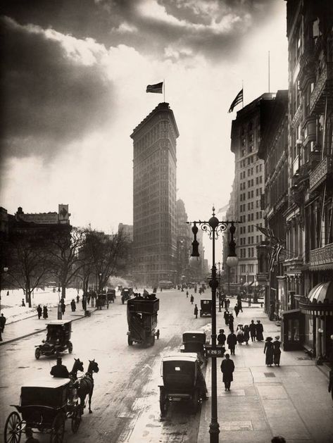 14 Images That Prove Looking At The Flatiron Building Never Gets Old Flatiron Building Nyc, National Geographic Photography, Flatiron Building, New York Pictures, Its A Mans World, Ny City, Manhattan New York, Madison Square, Historical Pictures