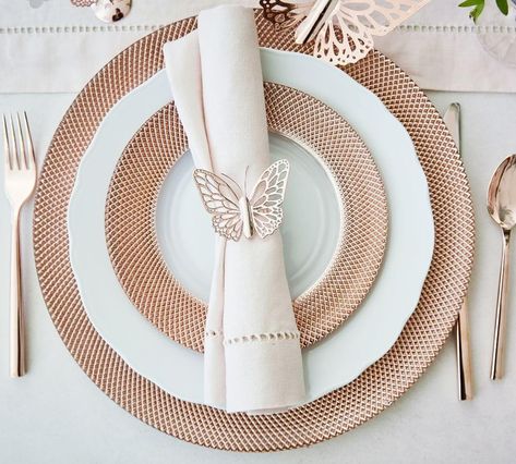 Gold Pottery, Pottery Barn Table, Rose Gold Flatware, Table Settings Everyday, Pink Dinnerware, Plate Pottery, Glass Charger Plates, Vase Deco, Geometric Rose