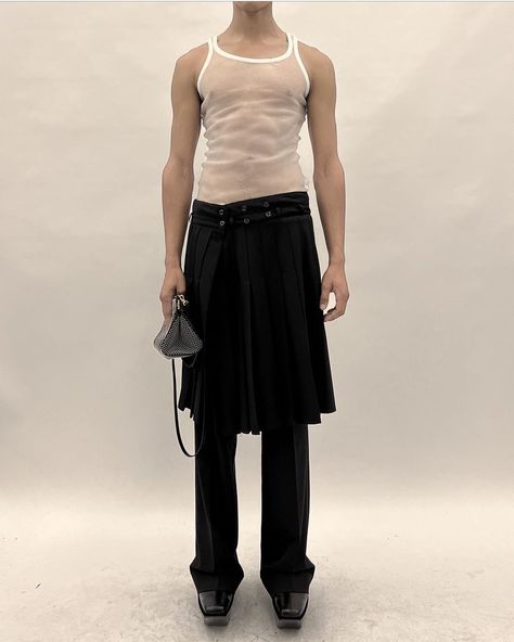 The Peterdo, Aesthetic Male Outfits, New York Summer, Pleats Skirt, Peter Do, Minimal Look, Mens Street Style, Mens Tank Tops, Fashion Show