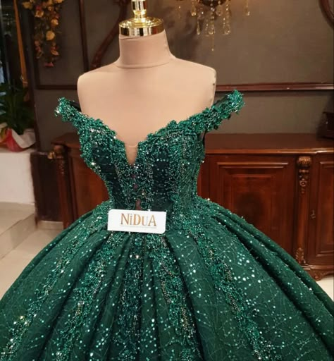 Green Ballgown, Emerald Green Ball Gown, Emerald Green Quinceanera Dresses, Emerald Green Quinceanera Theme, Green Quince Dress, Burgundy Quinceanera Dresses, Quince Dresses Purple, Green Quinceanera Dresses, Ballgown Dress