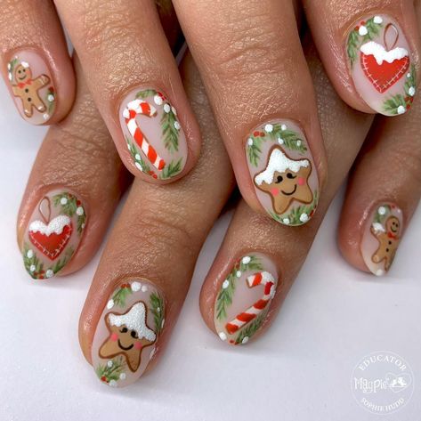 Christmas Nails Hand Painted, Christmas Candy Nail Art, Christmas Hair Short, Christmas Nail Designs Short Nails, Gnomes Nails, Gnome Christmas Nails, Retro Christmas Nails, Disney Holiday Nails, Funky Christmas Nails