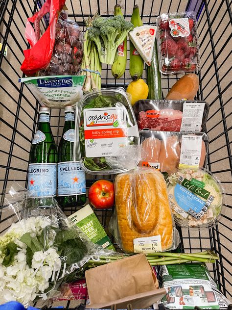 Healthy grocery list idea Healthy Grocery Shopping, Healthy Shopping List, Healthy Fridge, Healthy Grocery List, Healthy Groceries, Healthy Food Dishes, Healthy Shopping, Healthy Food Motivation, Cooking Inspiration