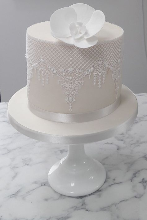 White On White Stencil Cake, Geometric Wedding Cakes, Lace Cake, White Winter Wedding, Small Wedding Cakes, Classic Wedding Cake, Couture Cakes, London View, Cake Lace