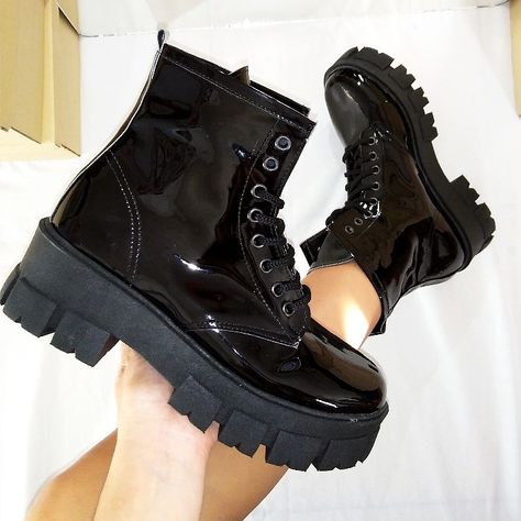 Borcegos charol, también en cuero ECOLÓGICO opaco 🔥 Instagram V, Combat Boots, Shoe Boots, Instagram Profile, Drama, Halloween, Boots, On Instagram