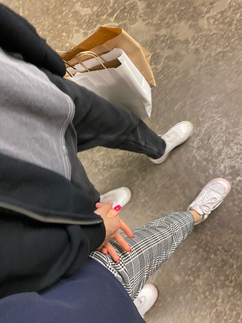 Couples Quality Time Aesthetic, Couple Mall Aesthetic, Shopping Couple Aesthetic, Shopping With Boyfriend Aesthetic, Quality Time Aesthetic Couple, Shopping Date Aesthetic Couple, Mall Couple Pictures, Shopping Date Aesthetic, Mall Date Aesthetic