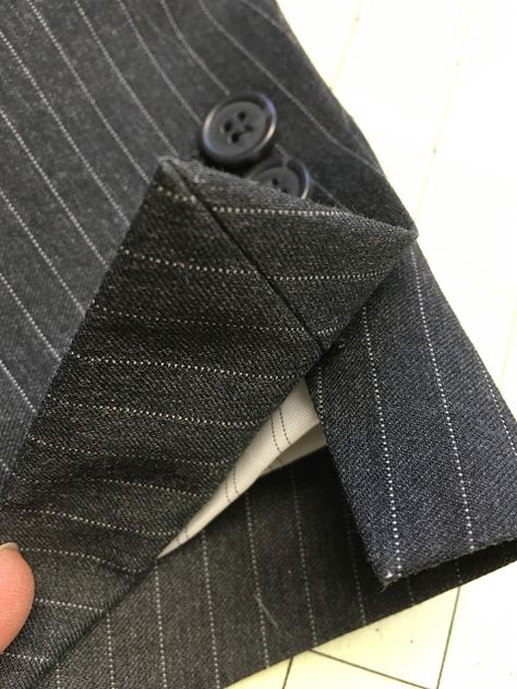 sewcreatelive: How to Lengthen (or Shorten) Men's Suit Sleeves Suit Sleeves, Blazer Sleeves, Sewing Men, Teaching Sewing, Sewing Sleeves, Sewing Machine Repair, Pants Outfit Men, Tailoring Techniques, Sewing Alterations