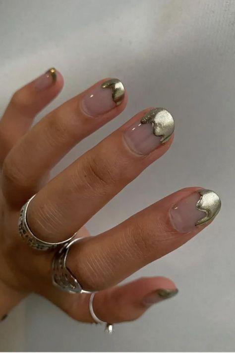 Chrome Drip Nail Art, Melting French Tip Nails, Silver Chrome Drip Nails, Chrome Nail Art Short, Metallic Drip Nails, Chrome Drip Nails, Short Nails Chrome, Do It Yourself Nails, Mirror Nail Polish