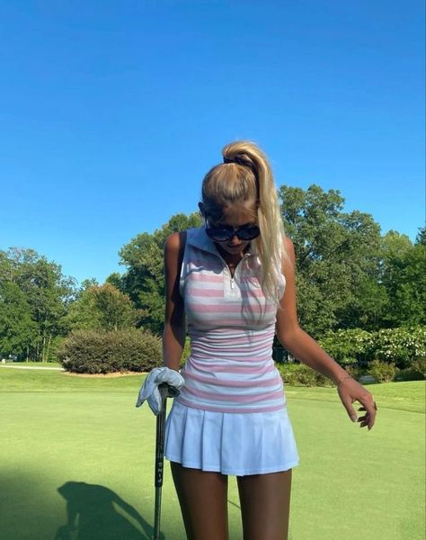 Pub Golf, Estilo Rachel Green, Mode Tennis, Country Club Aesthetic, Cute Golf Outfit, Golf Attire Women, Super Rich Kids, Golf Attire, Tennis Fashion