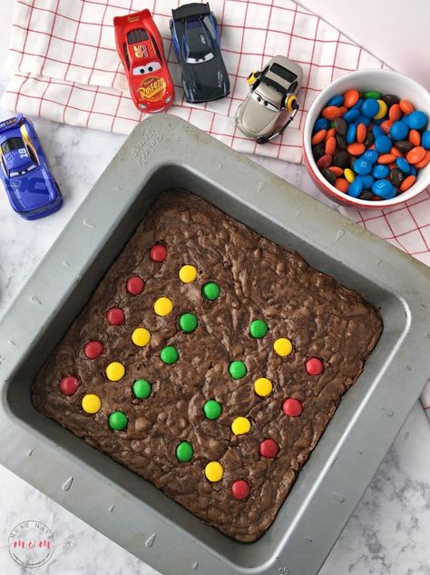 Stoplight Brownies & Cars 3 Party Ideas! - Must Have Mom Traffic Light Brownies, Stop Light Brownies, Stoplight Brownies, Monster Jam Birthday Cake, Playdate Ideas, Monster Jam Birthday, Race Car Themes, Car Themes, Cars Birthday Parties