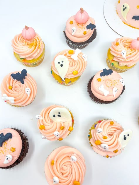 Spooky Cute Cupcakes, Two Spooky Cupcakes, Pink Ghost Cupcakes, Girly Halloween Cupcakes, Spooky One Cupcakes, Pastel Halloween Cupcakes, Pink Halloween Cupcakes, Halloween Birthday Cupcakes, Fourever Spooky