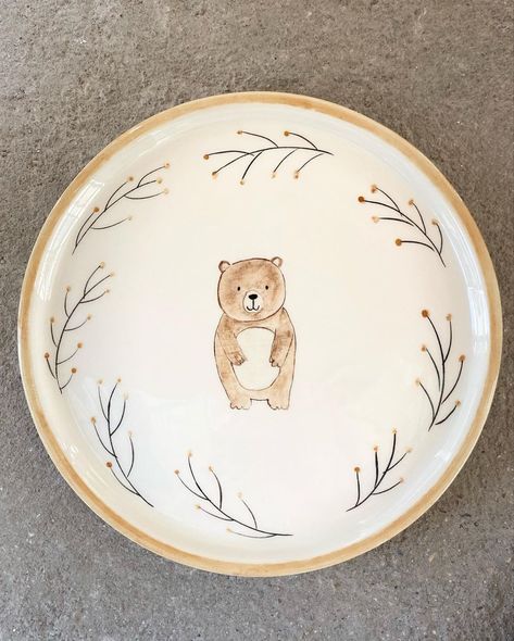 Ceramic Painting Easy Ideas, Bear Pottery Painting, Animal Pottery Painting Ideas, Pottery Painting For Boyfriend, Baby Ceramic Ideas, Paint Your Own Pottery Ideas Plates, Cute Pottery Painting Ideas Plates, Baby Pottery Painting Ideas, Color Me Mine Ideas Plates