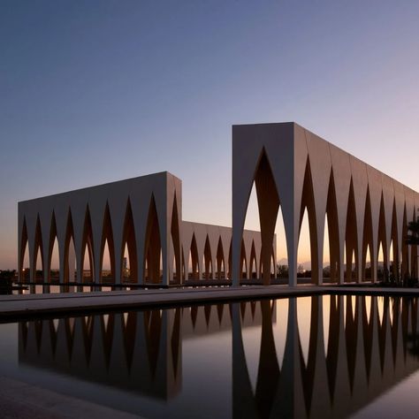 London-based Studio Seilern Architects has enclosed the Gouna Festival Plaza in the Red Sea resort of El Gouna, Egypt, with a trio of colonnades. Festival Plaza, Column Cladding, Ancient Egyptian Architecture, El Gouna, Moorish Architecture, Natural Landscaping, Sea Resort, The Plaza, Traditional Architecture