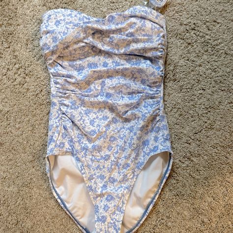 White And Blue Floral Swimsuit, Nwt, Size 4-6. Removable Strap. Strapless Bathing Suit One Piece, 2024 Swimsuit, Full Coverage Bathing Suits, Swimsuit Ideas, Summer Vision, Strapless Bathing Suits, Modest Women, Modest Swimsuits