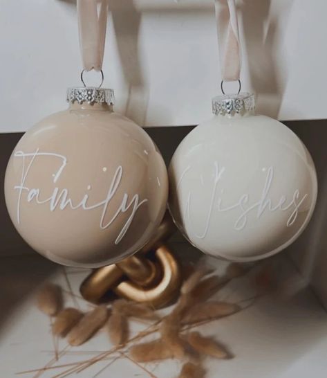 White And Beige Christmas Tree, Christmas Trends 2023/24, Nude Christmas Decor, Beige Christmas Decor, Modern Boho Christmas Decor, Cricut Ornament Ideas, 2023 Christmas Trends, Neutral Ornaments, Beige Christmas Tree