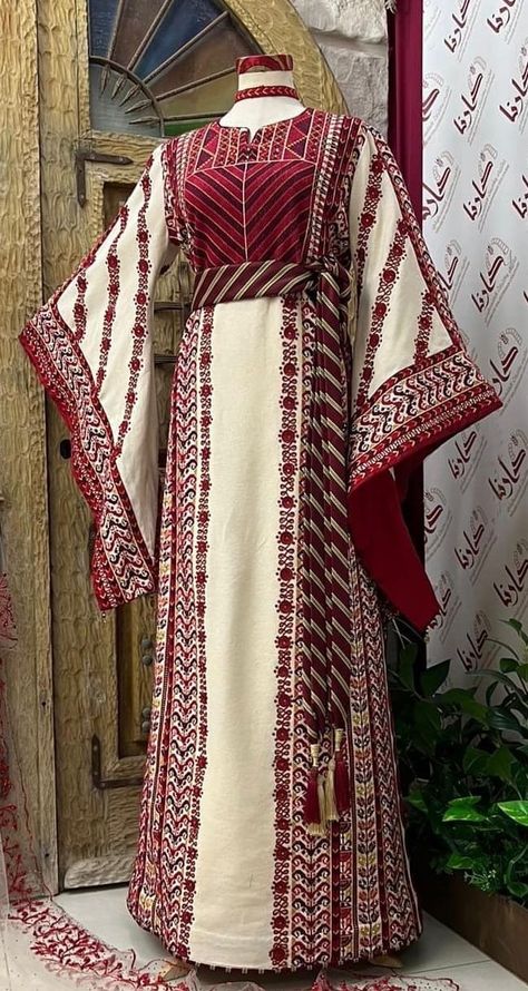 Henna Dress Modern, Syrian Traditional Dress, Syrian Dress, Toriel Undertale, Desi Fashion Casual, Fancy Dresses Long, Modest Dresses Casual, Afghan Dresses, Simple Pakistani Dresses