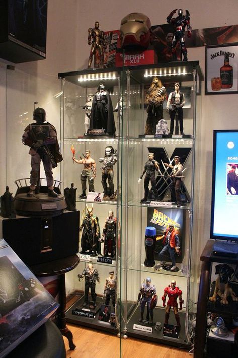 25 Cool Ways To Action Figure Display | Home Design And Interior Hot Toys Display, Action Figure Display Ideas, Figure Display Ideas, Action Figure Display Case, Hot Toys Collection, Collectibles Display, Comic Book Storage, Geek Room, Nerd Room