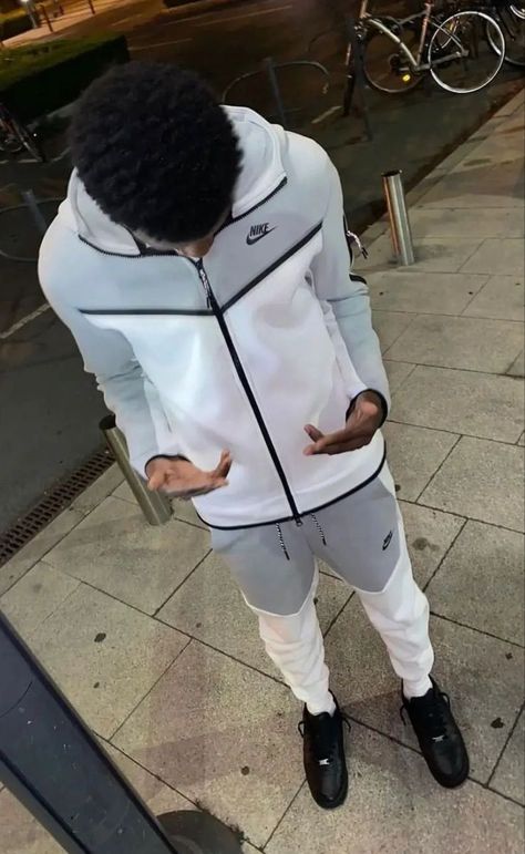 Light Smoke Grey💨🔥 Nike Tech Flecce, Cool Nike Tech, Men Nike Tech Outfit, Adidas Tech Fleece, Tech Tuta Nike, Nike Tech Fleece Blue Drip, Tech Fleece Nike, Ensemble Nike Tech Beige, Nike Tech Fleece Royal Blue